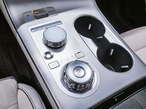 Certified 2026 Genesis GV70 2.5T Advanced image 18