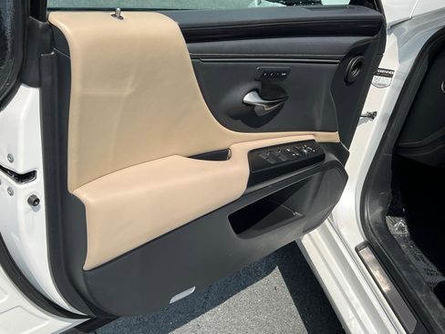 Used 2021 Lexus ES 350 w/ Premium Package image 11