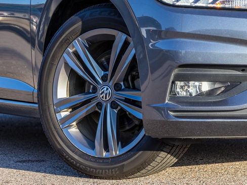 Used 2020 Volkswagen Jetta R-Line FWD image 2