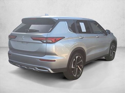 Used 2024 Mitsubishi Outlander SE image 5