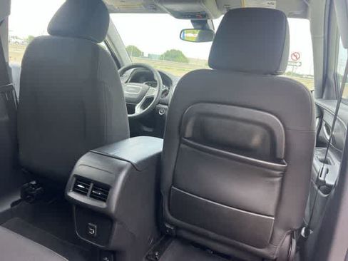 Used 2022 GMC Terrain SLE w/ Driver Convenience Package FWD image 13