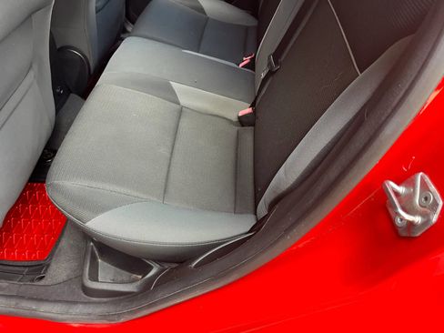 Used 2014 Ford Focus SE FWD image 16
