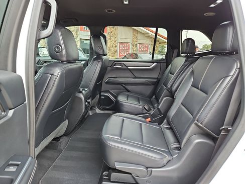 Used 2024 GMC Acadia Elevation image 10