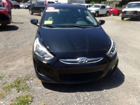 Used 2017 Hyundai Accent SE image 2