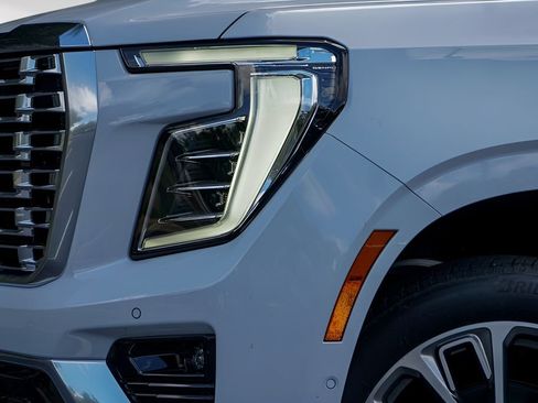 New 2026 GMC Yukon XL Denali w/ Denali Reserve Package AWD/4WD image 3