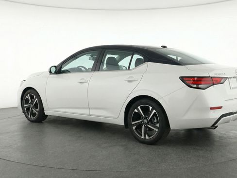 Used 2025 Nissan Sentra SV image 6
