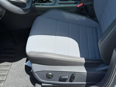 Used 2025 Volkswagen Jetta SE FWD image 22