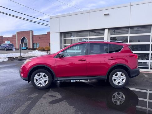 Used 2014 Toyota RAV4 LE image 2