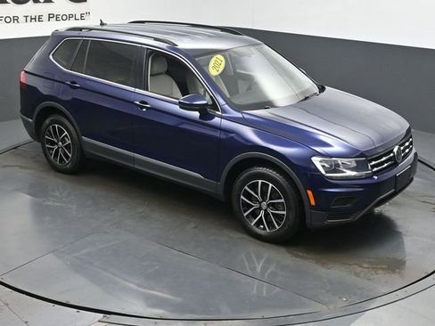 Used 2021 Volkswagen Tiguan SE AWD/4WD image 46