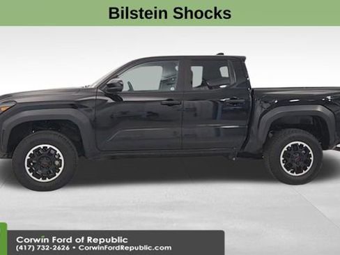 Used 2024 Toyota Tacoma TRD Off-Road image 4