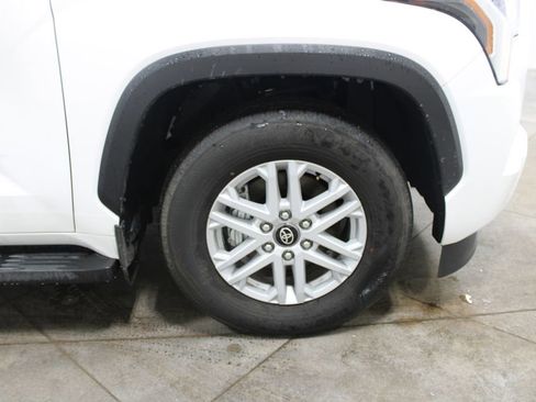 Used 2025 Toyota Sequoia SR5 AWD/4WD image 42