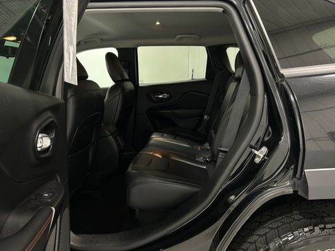 Used 2020 Jeep Cherokee Trailhawk image 29