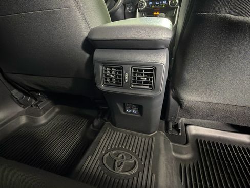 Used 2025 Toyota RAV4 XLE AWD/4WD image 30