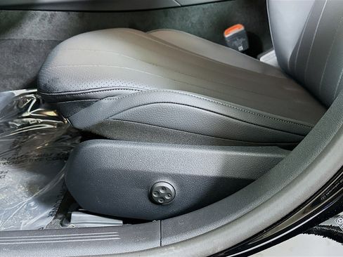 New 2026 Mercedes-Benz E 350 4MATIC Sedan image 20