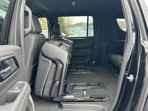 Certified 2025 Chevrolet Suburban Premier image 46