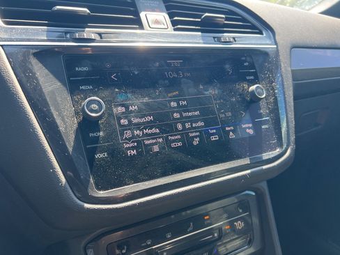 Used 2022 Volkswagen Tiguan SE R-Line image 8