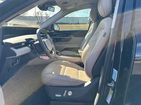 Used 2025 Lincoln Nautilus Premier w/ Equipment Group 102A image 23