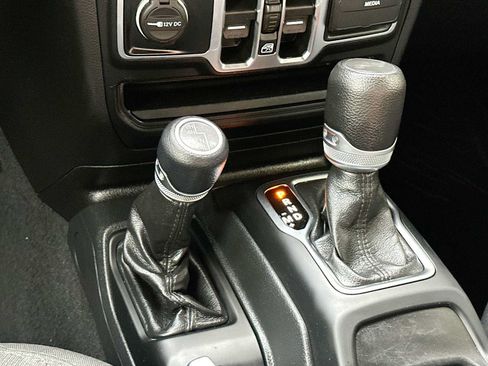 Used 2022 Jeep Wrangler Unlimited Sport AWD/4WD image 21
