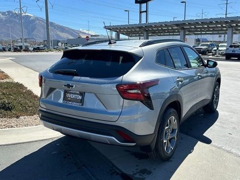New 2026 Chevrolet Trax LT w/ Driver Confidence Package FWD image 24