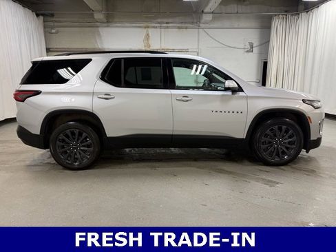Used 2022 Chevrolet Traverse RS image 3
