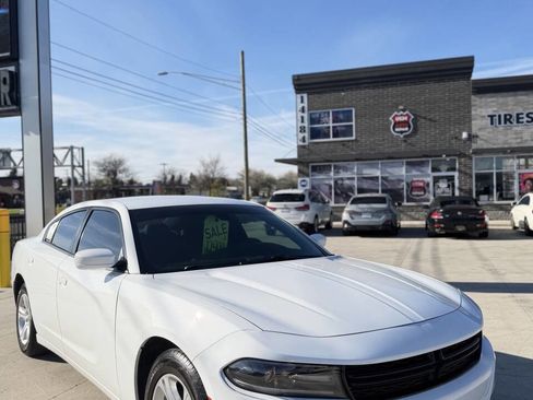Used 2019 Dodge Charger SXT RWD image 1