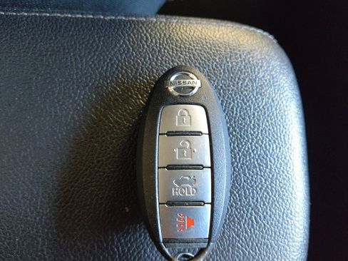 Used 2021 Nissan Versa S FWD image 32