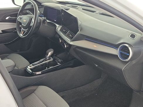 Used 2025 Chevrolet Trax LT w/ LT Convenience Package image 33