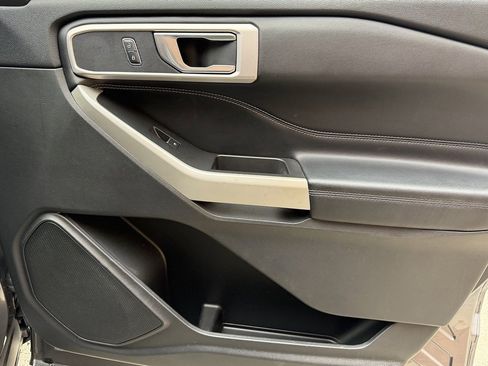 Used 2022 Ford Explorer XLT w/ Equipment Group 202A image 21