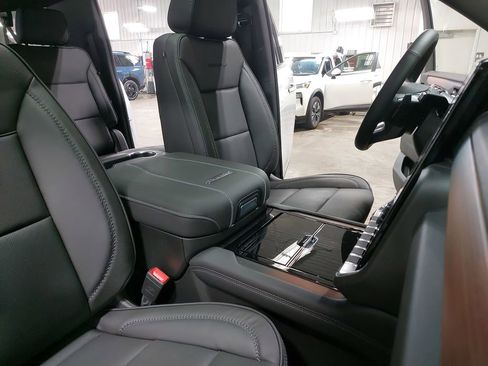 New 2026 GMC Yukon XL Denali w/ Sun & Power Step Package image 10