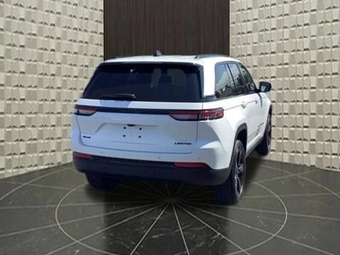 Certified 2023 Jeep Grand Cherokee Limited w/ Black Appearance Package AWD/4WD image 5