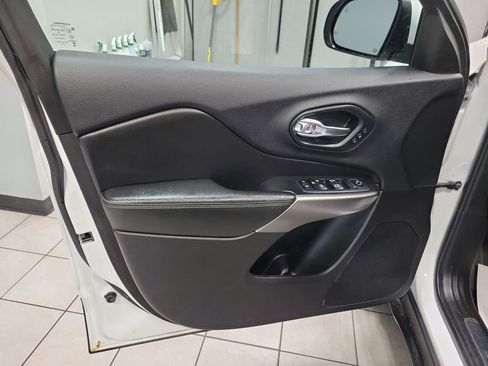 Used 2019 Jeep Cherokee Limited image 34