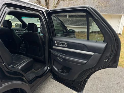 Used 2016 Ford Explorer XLT w/ Equipment Group 202A image 16