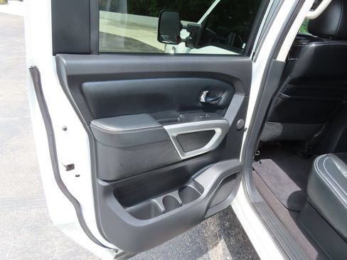 Used 2017 Nissan Titan PRO-4X w/ Pro-4x Convenience Package AWD/4WD image 31