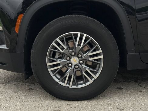 Used 2025 Chevrolet Traverse LT AWD/4WD image 5
