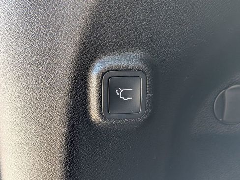 Certified 2022 Jeep Cherokee Limited AWD/4WD image 9