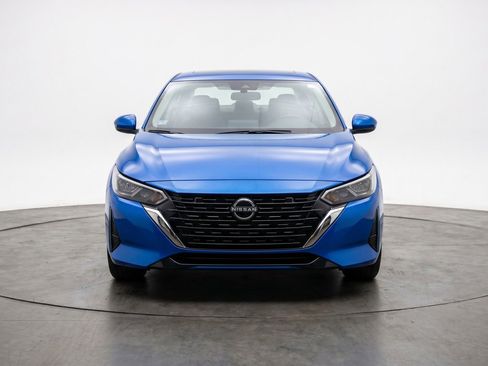 Used 2025 Nissan Sentra SV FWD image 2