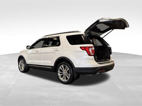 Used 2018 Ford Explorer XLT w/ Equipment Group 202A image 20