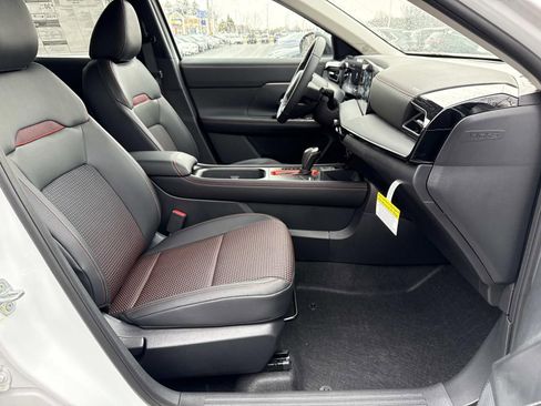 New 2026 Nissan Kicks SR w/ Cold Weather Package AWD/4WD image 24