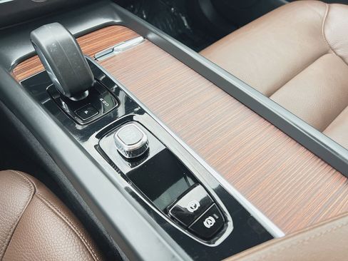 Certified 2023 Volvo XC60 B5 Plus w/ Climate Package image 22