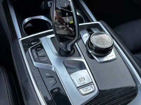 Used 2017 BMW 750i RWD image 33