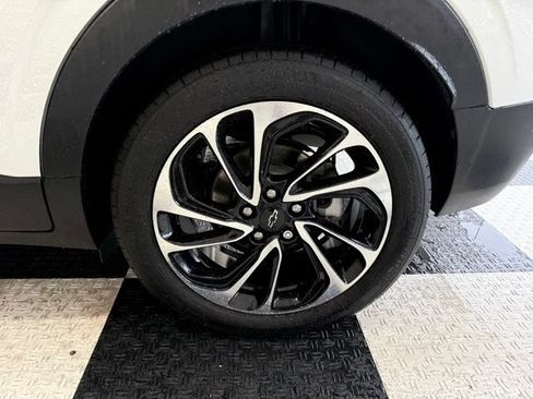 Used 2023 Chevrolet Bolt EUV Premier w/ Sun & Sound Package FWD image 10