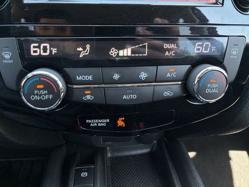Used 2019 Nissan Rogue SV w/ Premium Package FWD image 36