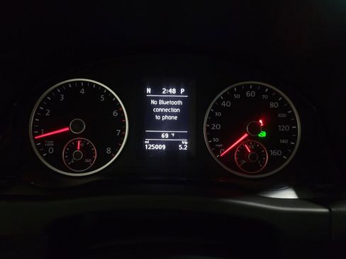 Used 2013 Volkswagen Tiguan SE image 23