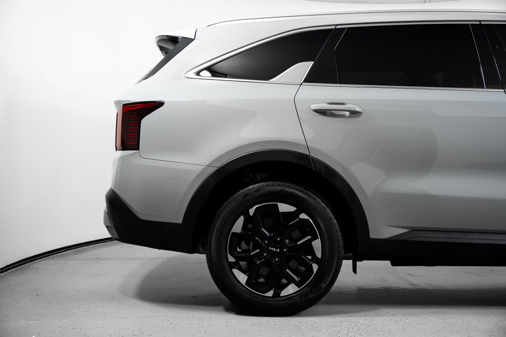 Used 2025 Kia Sorento S FWD image 5