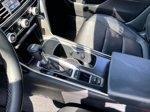 Used 2018 Honda Accord Sport image 16