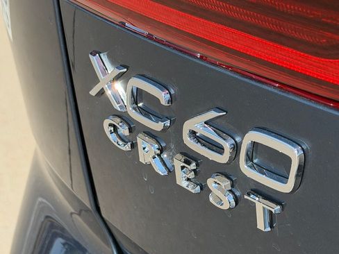 New 2027 Volvo XC60 B5 Plus AWD/4WD image 7