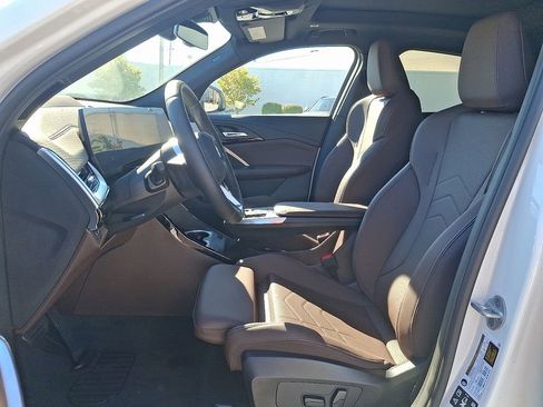 Used 2025 BMW X2 xDrive28i w/ Premium Package image 11