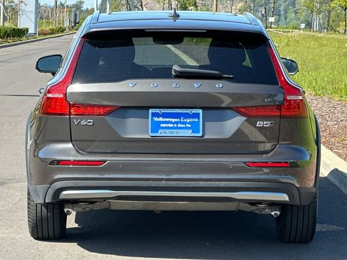 Used 2025 Volvo V60 B5 Cross Country Plus AWD/4WD image 4