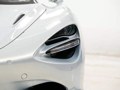 Used 2026 McLaren 750S Spider RWD image 7