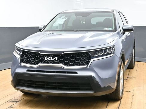 Used 2023 Kia Sorento LX image 9
